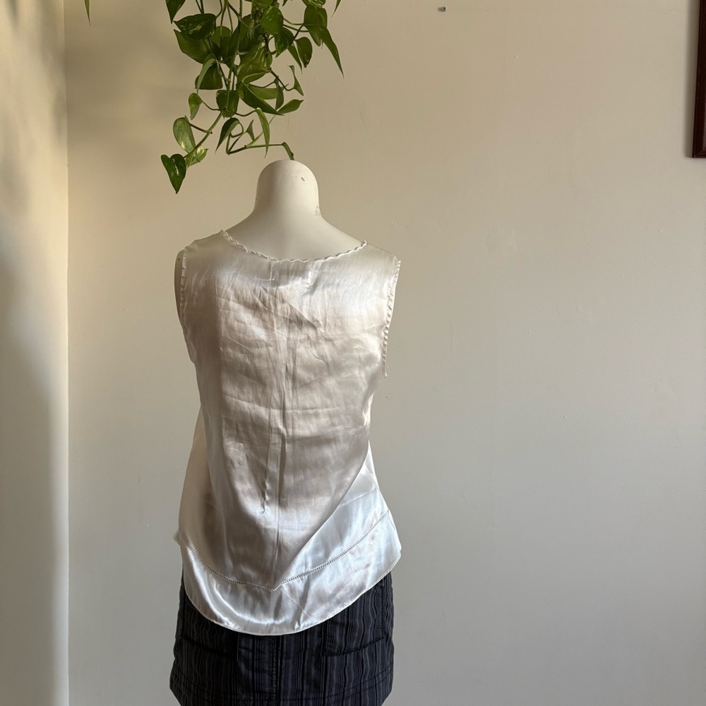 Vintage-Inspired Silky Floral Embroidered Tank (Size M) - Picture 3 of 5